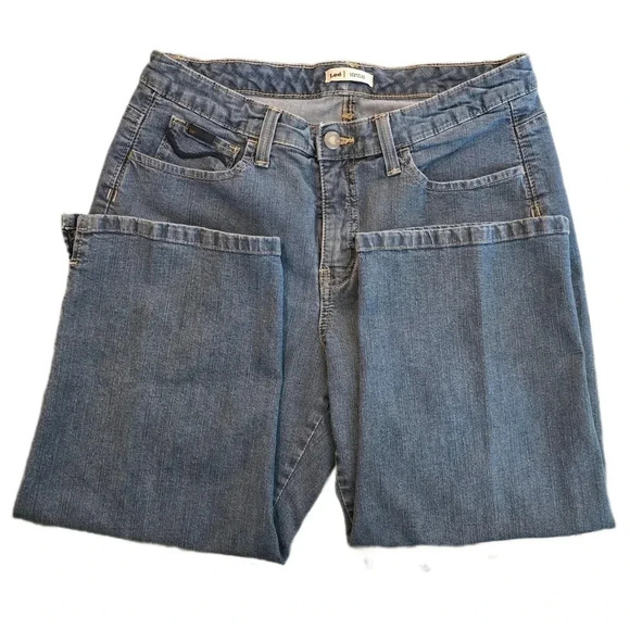 Lee, Size 10, Medium Wash Denim Capris - Picture 1 of 7